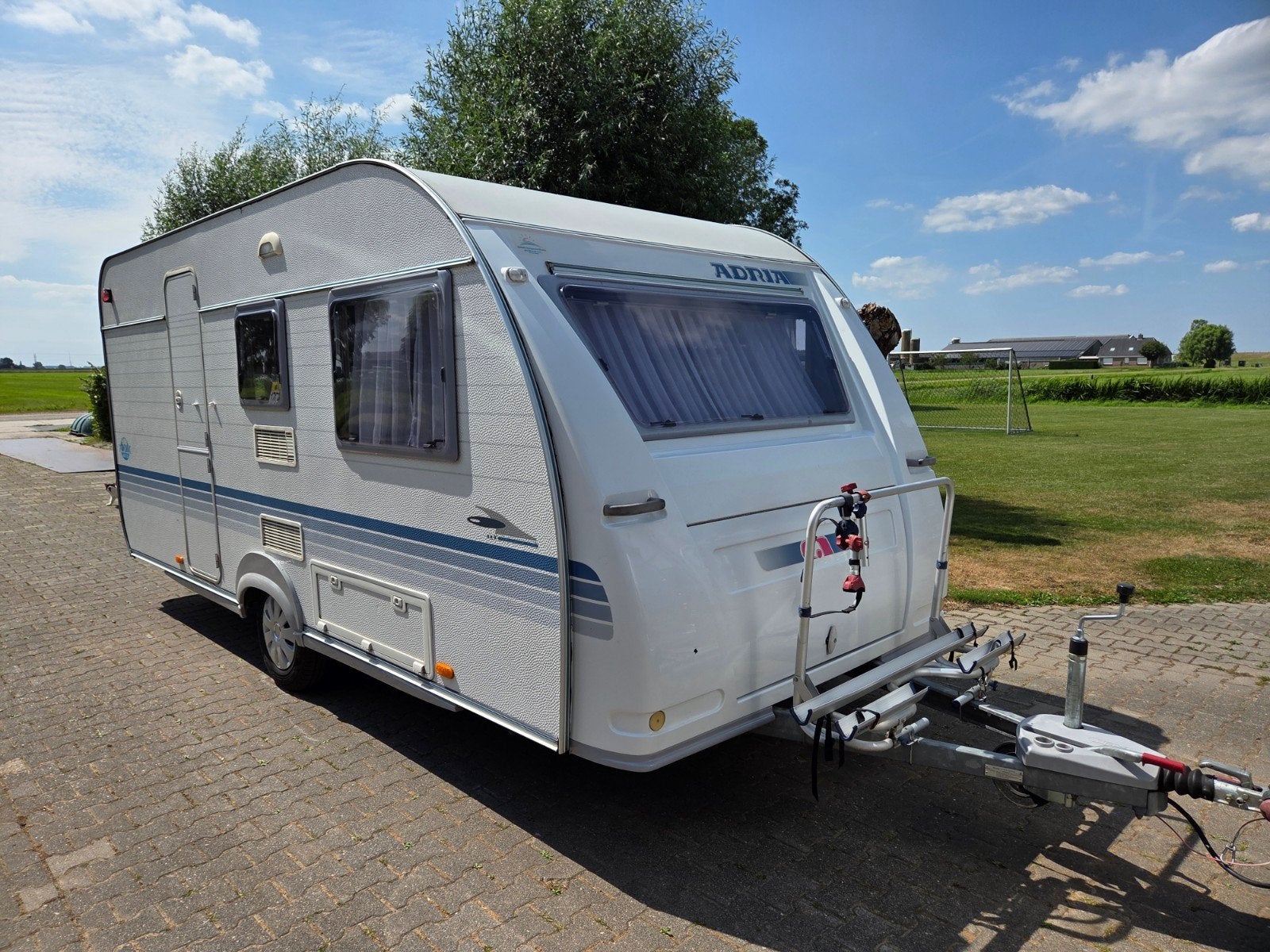 Adria Adora 462 ub ,2004 ,stapelbed,5 pers.,voortent, Ringverwarming, Standaardzit, 750 - 1000 kg, Particulier