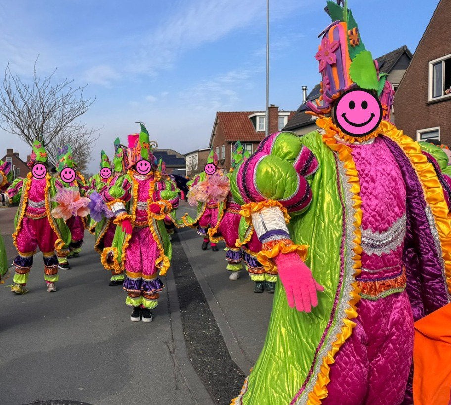 22 kleurrijke carnavalspakken met hoed, Kleding | Dames, Ophalen, Carnaval, Maat 42/44 (L), Kleding