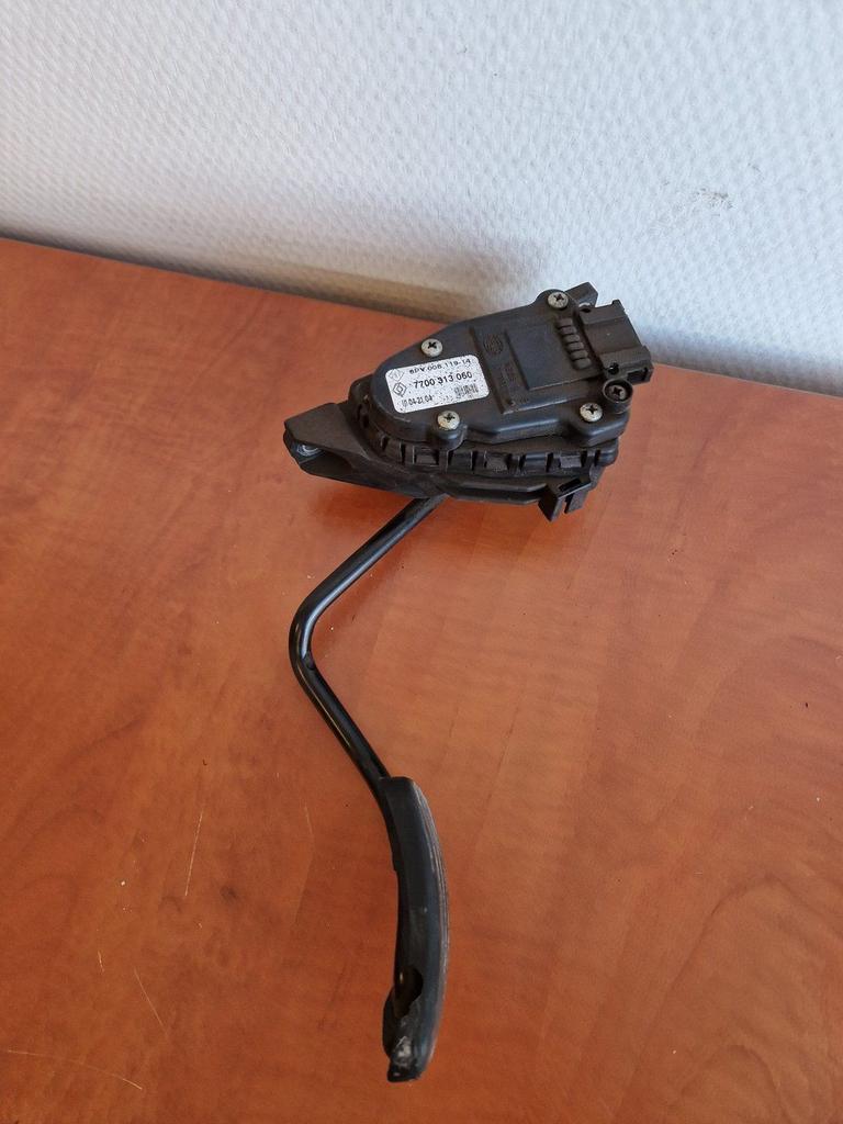 Gaspedaal Renault Traffic Opel Vivaro 7700313060, Gebruikt, -, -, Ophalen of Verzenden