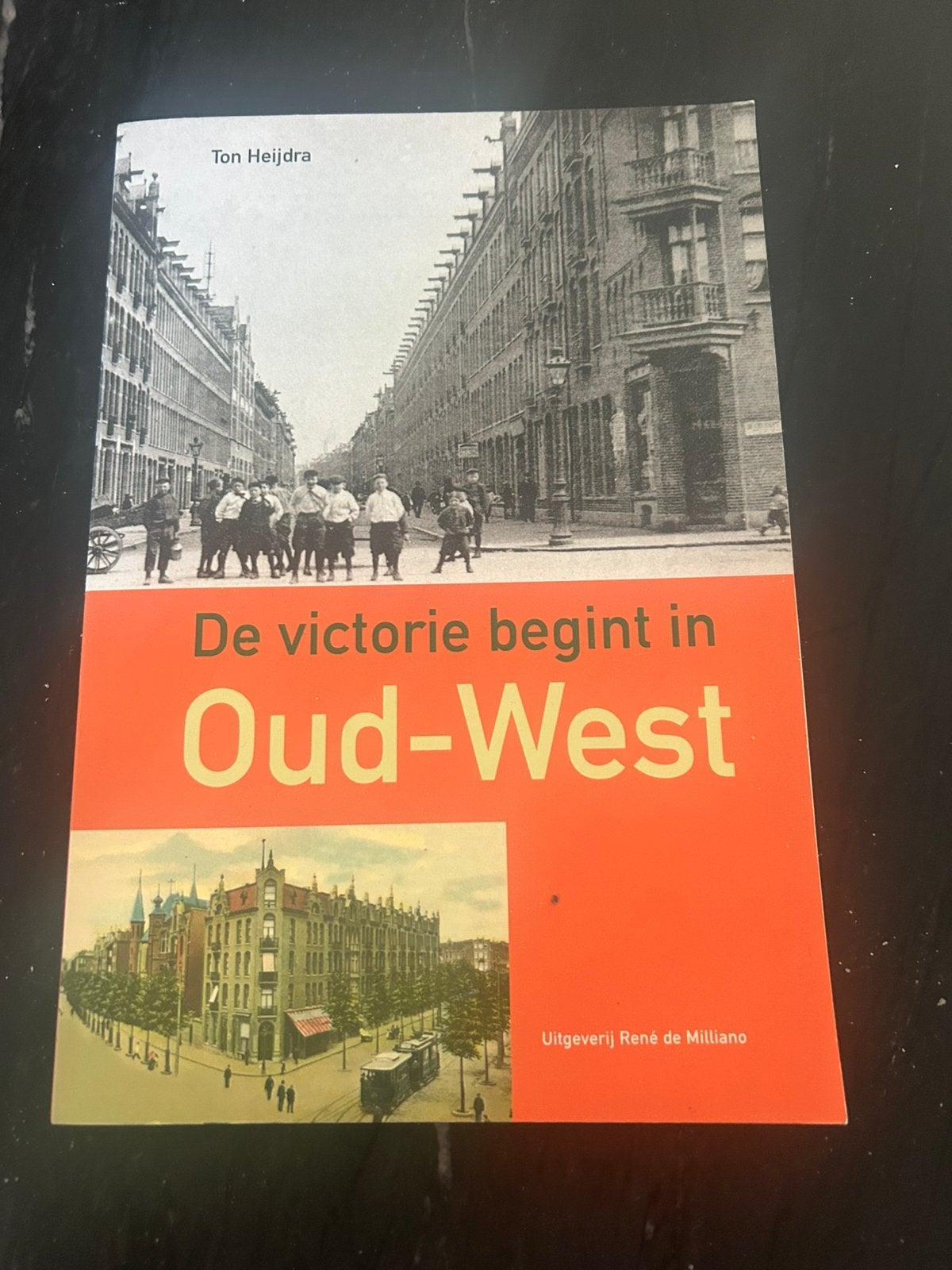 ALKMAAR de victorie begint in OUD-WEST, Ophalen of Verzenden, Zo goed als nieuw
