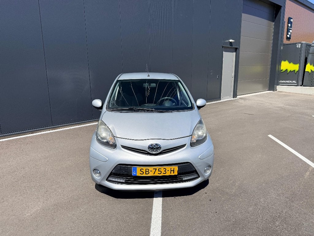 Toyota Aygo 1.0 12V Vvt-i 5DRS 2013 Grijs, Auto's, Toyota, Voorwielaandrijving, 4 stoelen, Handgeschakeld, Particulier