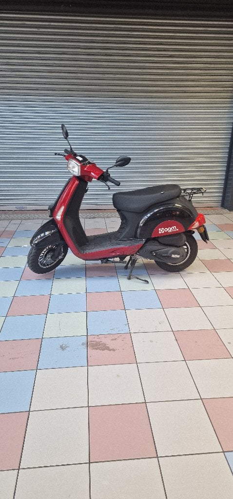 AGM Star 50 scooter 25km/h - Bouwjaar 2020 -39xxkm, Fietsen en Brommers, Agm, Zo goed als nieuw, Benzine, 2026 AL