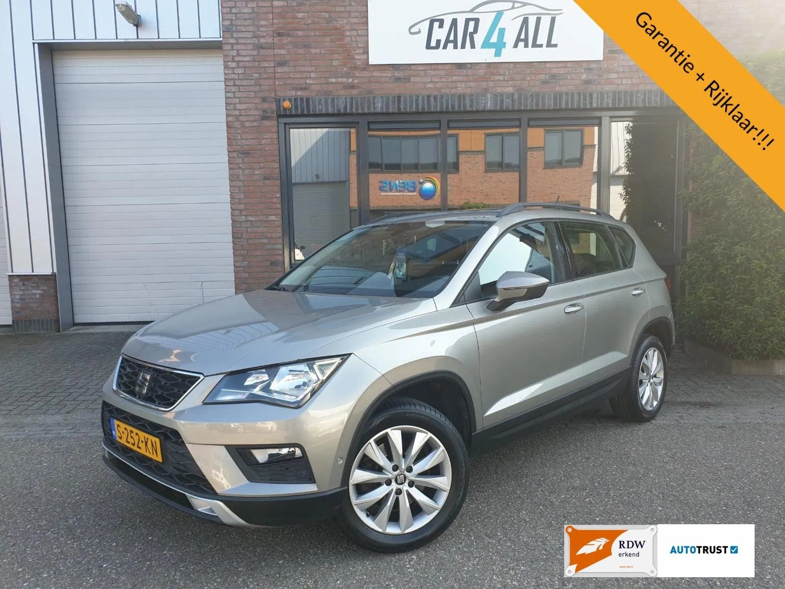 SEAT Ateca 1.0 EDITION CARPLAY NAVI PANO CAMERA, Auto's, Voorwielaandrijving, Stof, Gebruikt, Met garantie (alle)