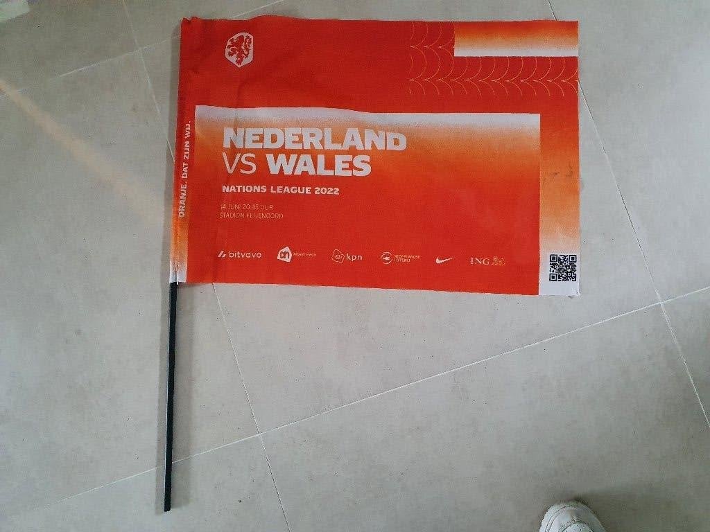 Vlag Nederland-Wales, Verzamelen, Sportartikelen en Voetbal, Zo goed als nieuw, Overige typen, Overige binnenlandse clubs, Ophalen of Verzenden