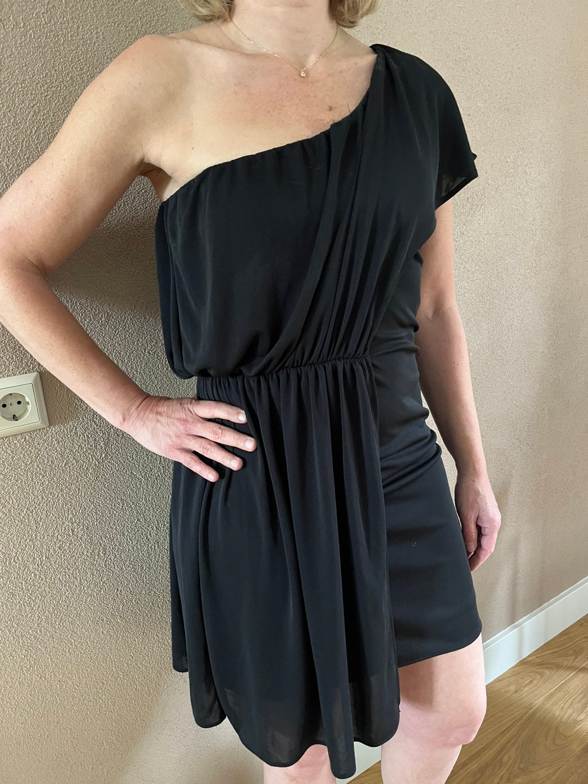 Zara asymetrisch jurkje M, Ophalen of Verzenden, Zo goed als nieuw, Boven de knie