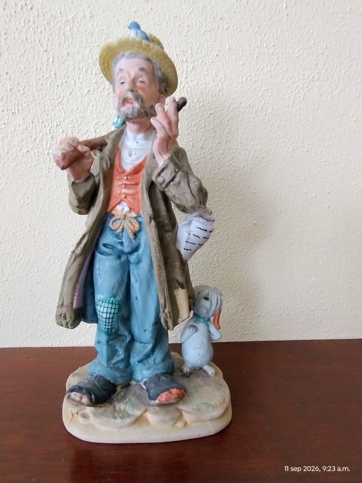 Vintage beeldje zwerver met hond en vogel - 26 cm hoog, Ophalen of Verzenden, Gebruikt, Mens