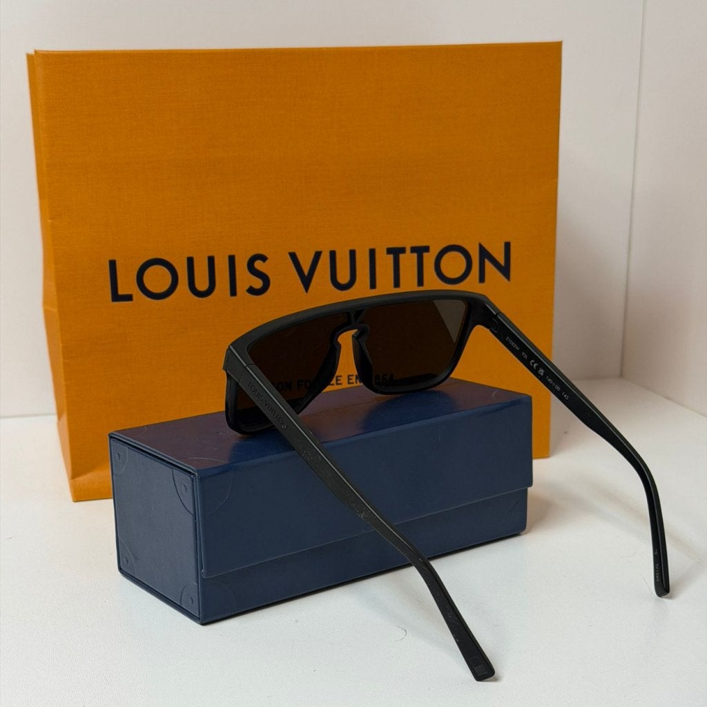 Louis Vuiton Z1082W Waimea Compleet | Nette Staat, Louis Vuitton, Zo goed als nieuw, Support@louisvuitton.com, 2 Rue du Pont Neuf
75001 Paris
France