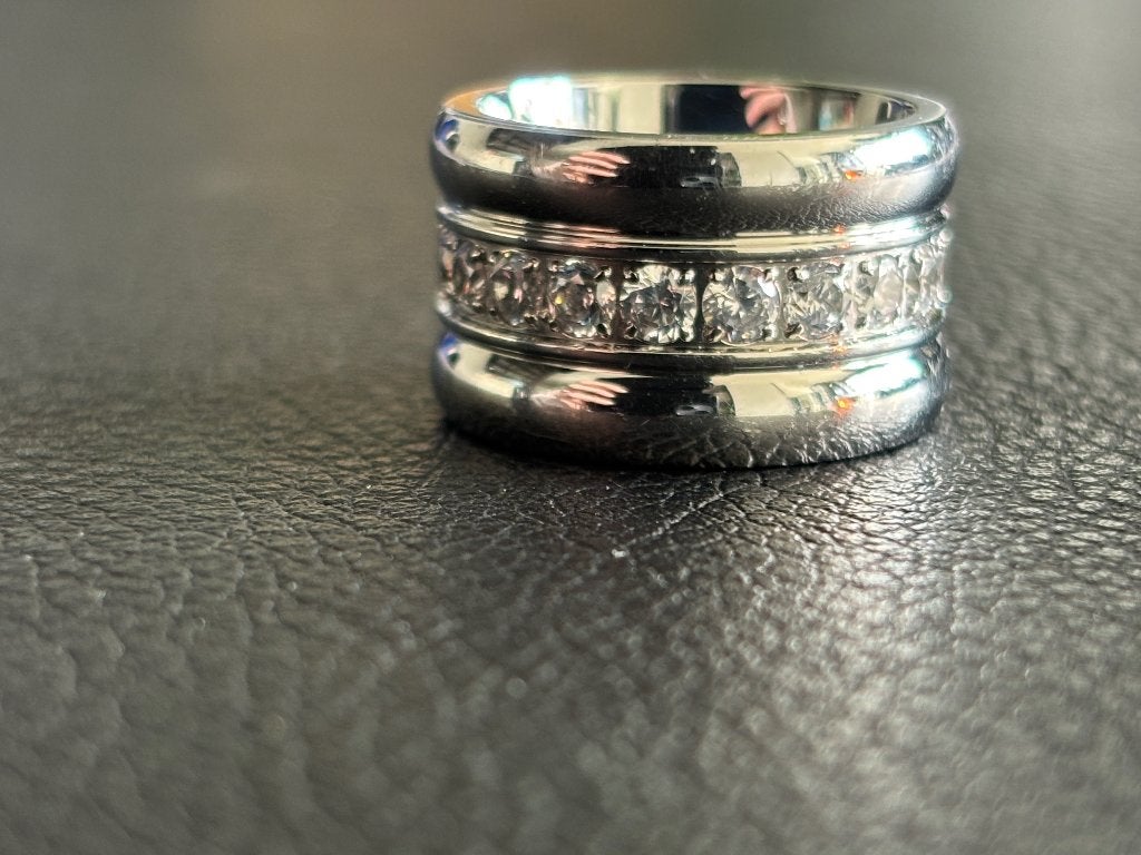 Zilverkleurige stalen ring met 10 strass steentjes, IJzer of Staal, Ophalen of Verzenden, Zo goed als nieuw, 17 tot 18