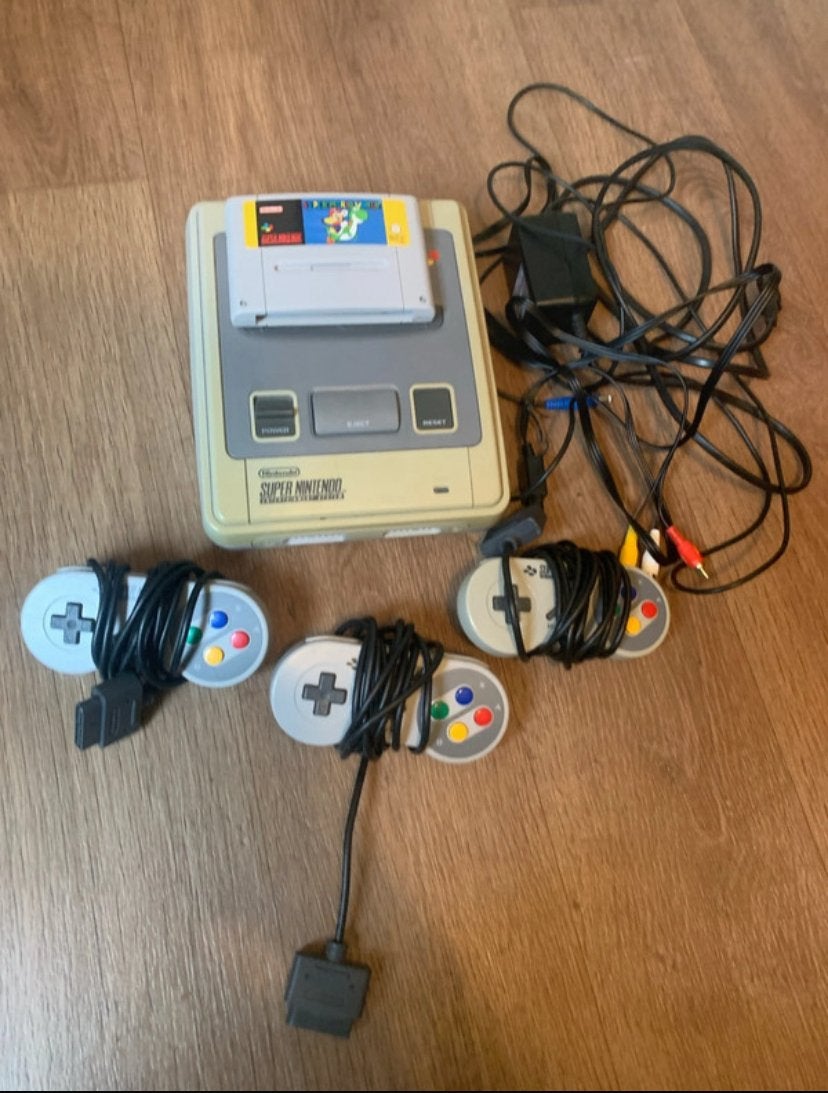 Super Nintendo SNES Console met 3 controllers en game, Spelcomputers en Games, Spelcomputers | Nintendo Super NES, Ophalen of Verzenden