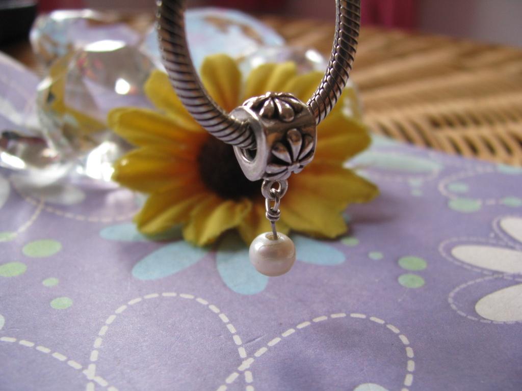 Pandora bedel 790535P = DANGLE bloemen + z.w. PAREL, Pandora, Ophalen of Verzenden, Zo goed als nieuw, 1 bedel