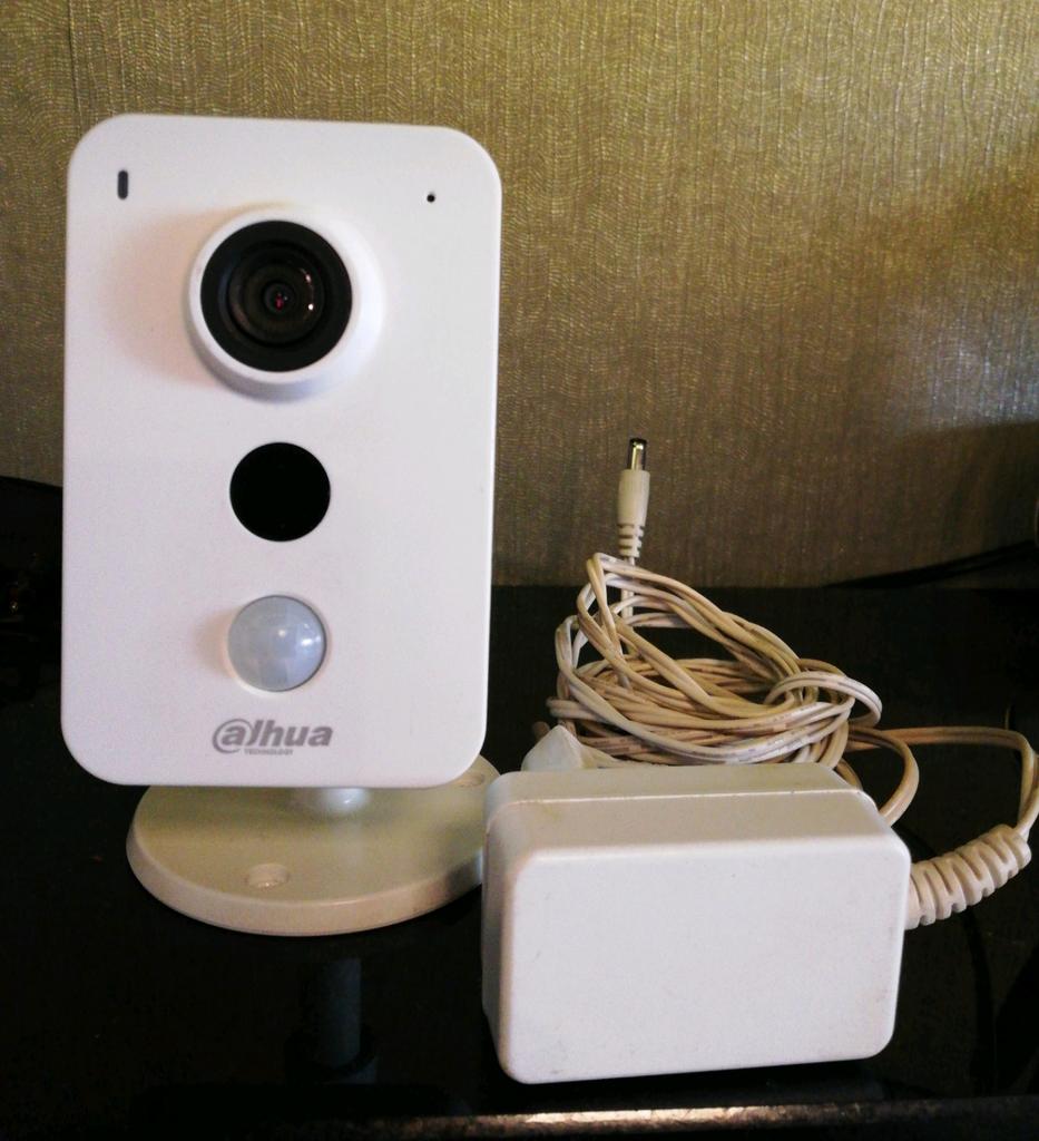 Dahua DH-IPC-K42P consumer binnen camera met wifi, Ophalen, Zo goed als nieuw