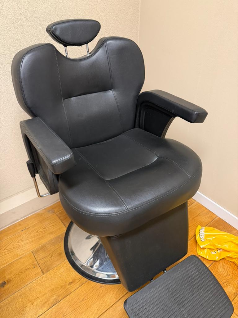 Behandelstoel voor kapper/pedicure/schoonheid, Huis en Inrichting, Stoelen, Ophalen, Zo goed als nieuw, Eén