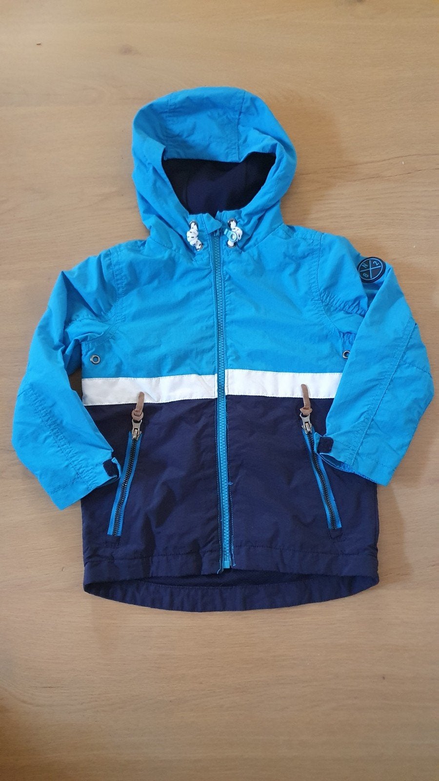 Blauwe zomerjas met capuchon, maat 98/104, Kinderen en Baby's, Kinderkleding | Maat 98, Ophalen of Verzenden, Gebruikt, Jongen