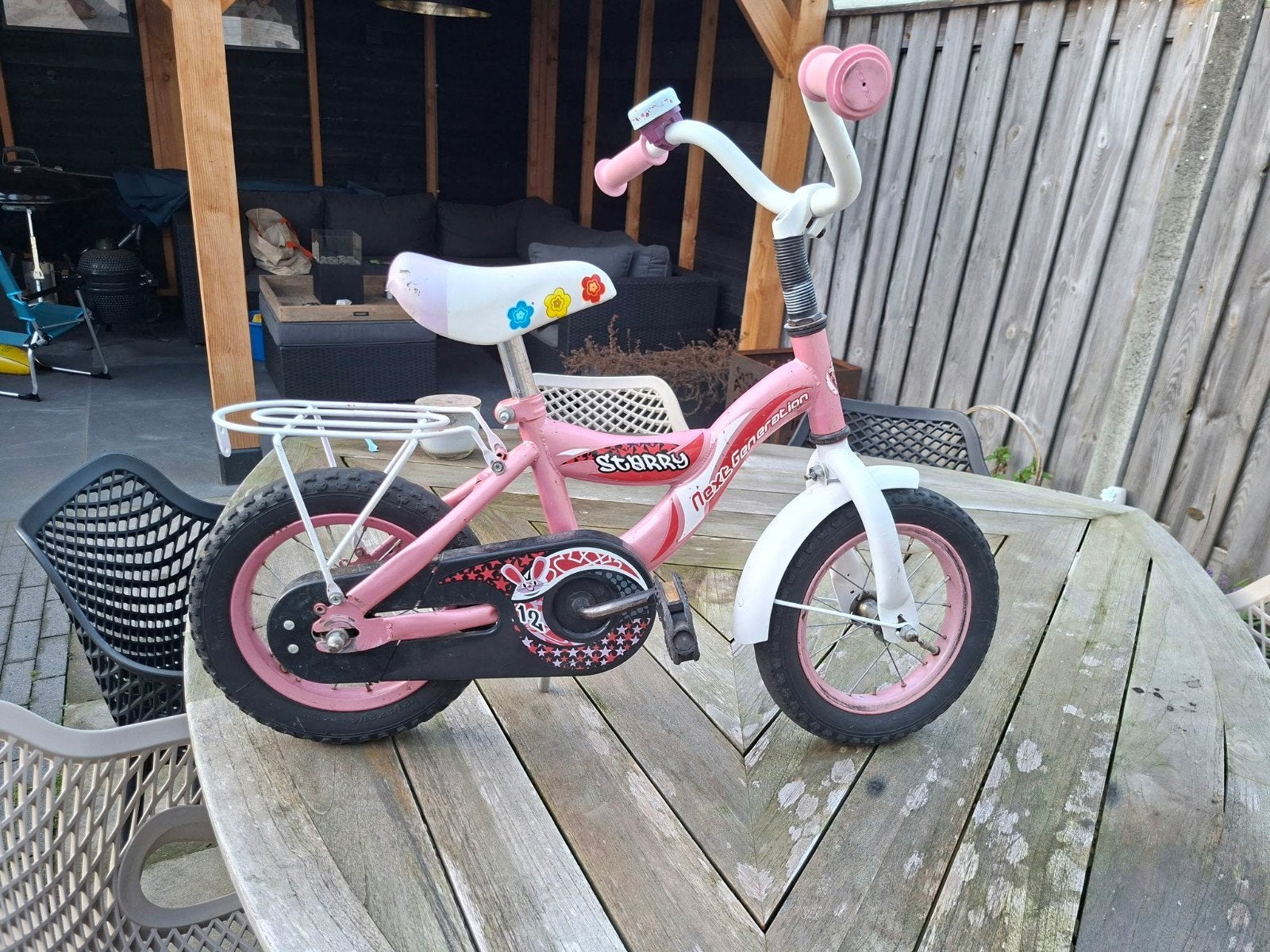 Roze kinderfiets 12 inch, Fietsen en Brommers, Ophalen, Terugtraprem, Zijwieltjes, Gebruikt