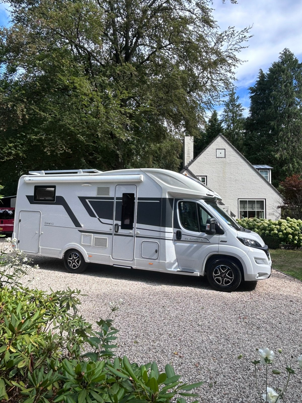 Adria Coral 670SL bj2022 Fiat 9 traps automaat enkele bedden, Automaat, Achteruitrijcamera, Ringverwarming, Fiat