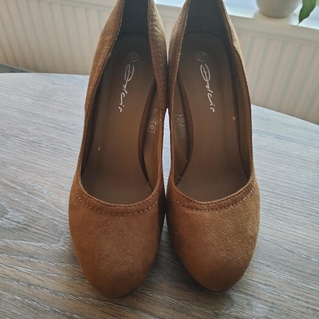Bruine pump van dolcis mt 37 zgan, Dolcis, Pumps, Bruin, Ophalen of Verzenden