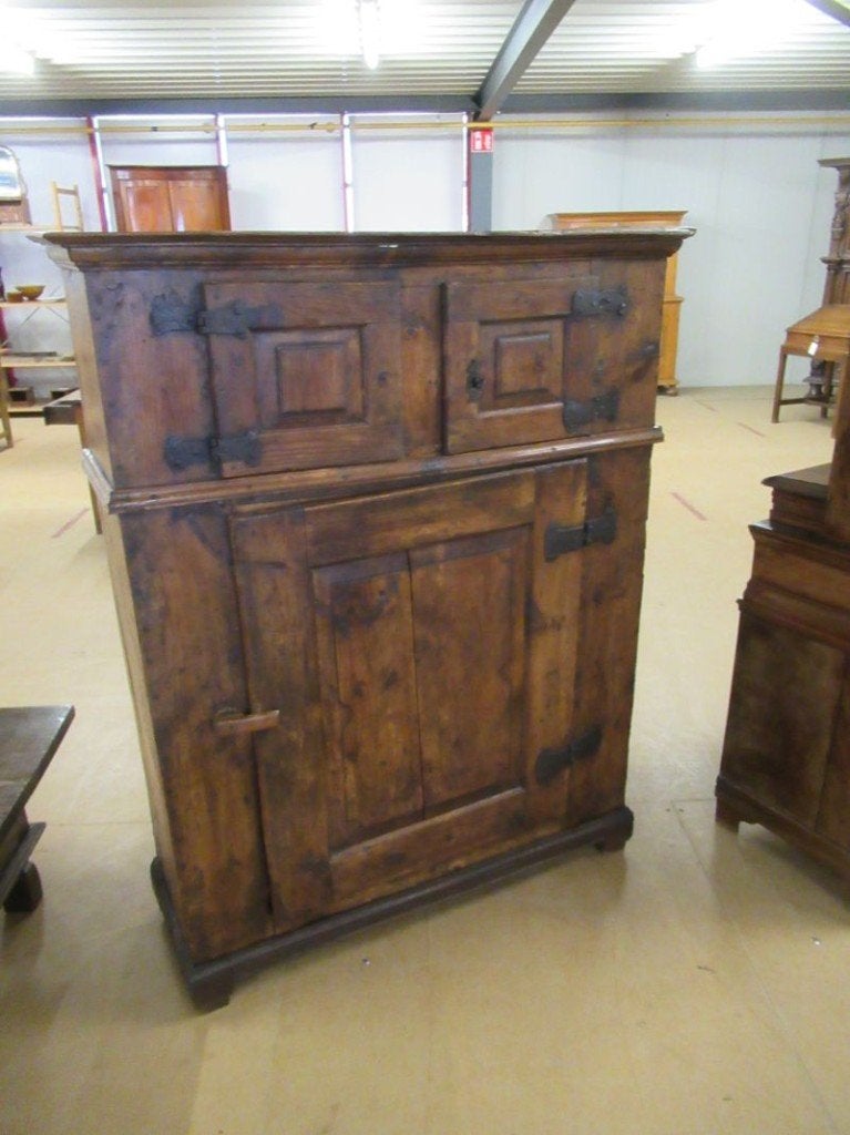 Oer 11907 antieke 18e eeuwse grenenhouten voorraadkast, Antiek en Kunst, Ophalen
