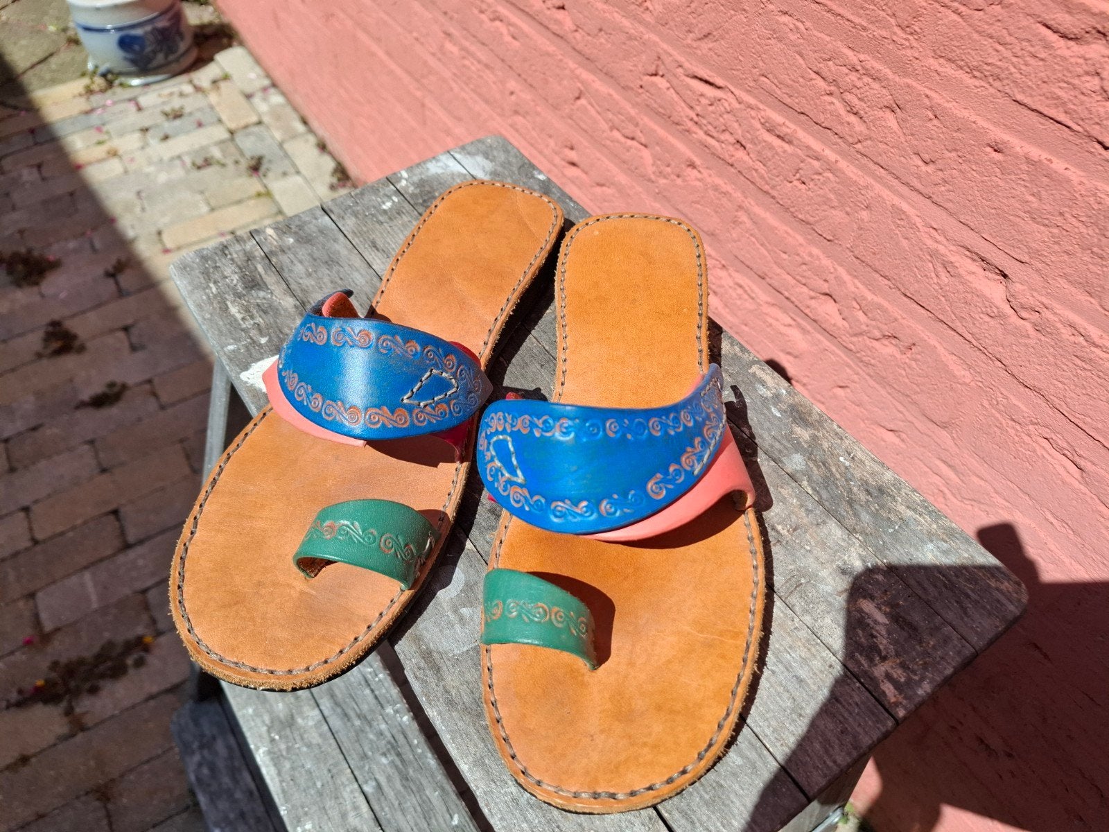 Handgemaakte leren slippers 39 uniek, Kleding | Dames, Schoenen, Slippers, Overige kleuren, Nieuw, Ophalen of Verzenden