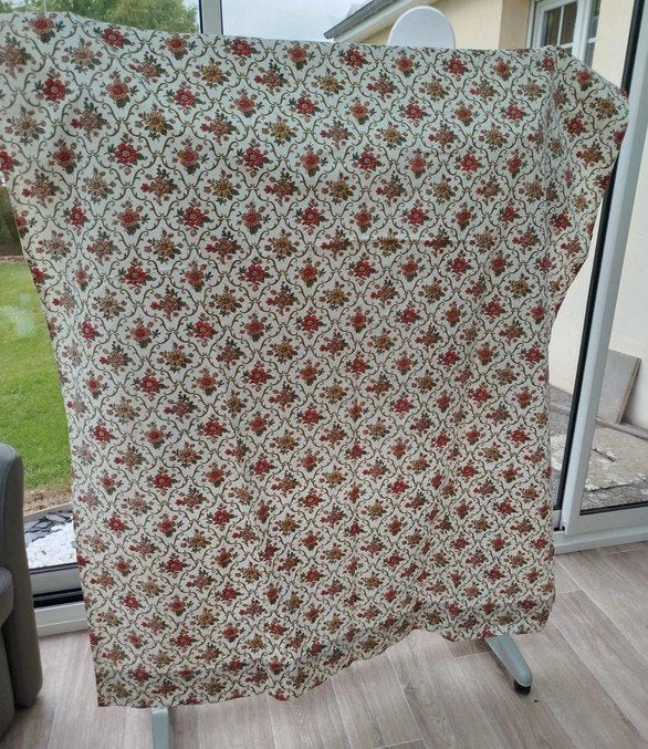 2444 Franse brocante gordijnen met rood bloemwerk swiet, Verzenden, Zo goed als nieuw, Rood