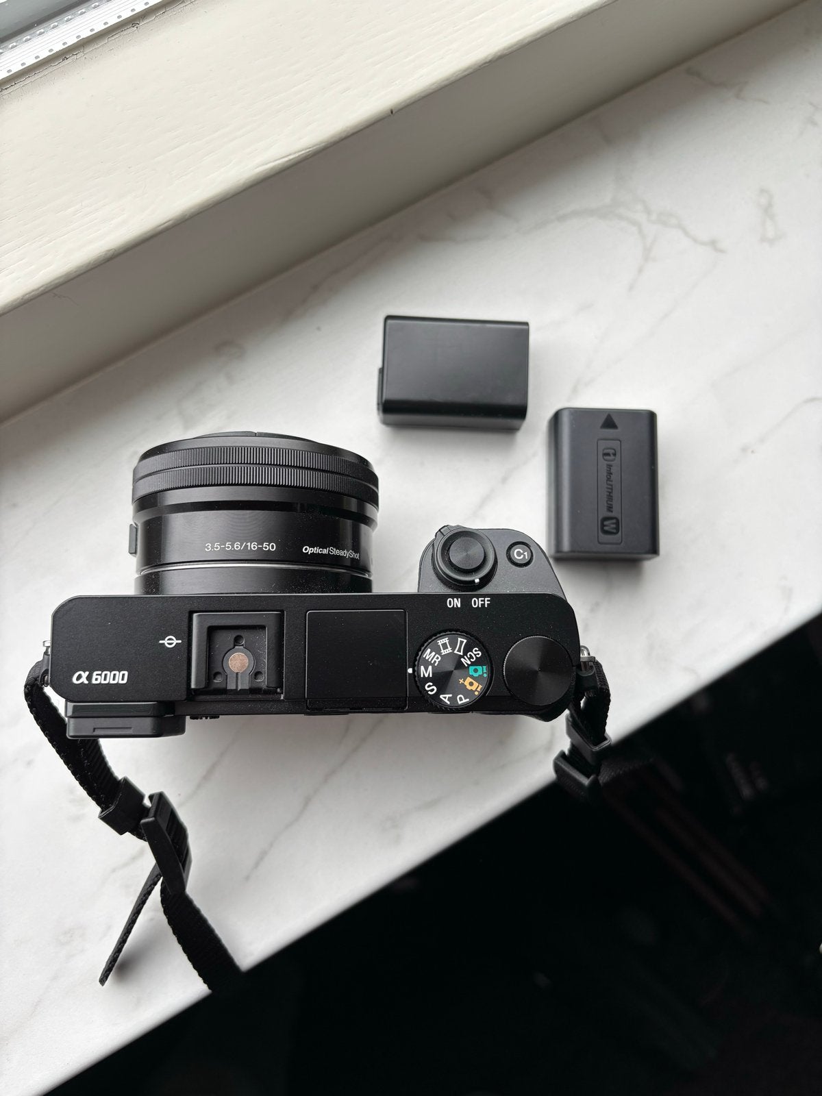 Sony Alpha A6000 Systeemcamera met 16-50mm (1000 clicks), Audio, Tv en Foto, Beeldstabilisatie, Ophalen of Verzenden, Zo goed als nieuw