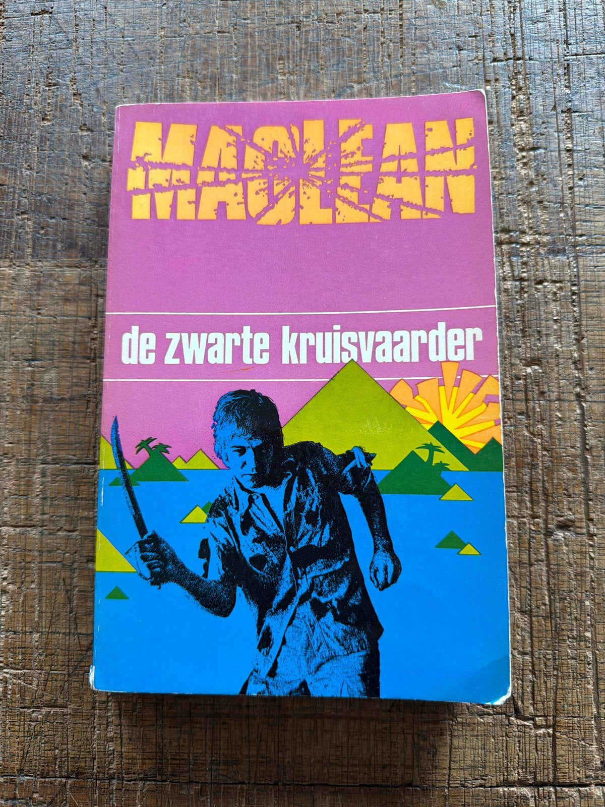 De Zwarte Kruisvaarder - Alistair MacLean (Elsevier), Boeken, Ophalen of Verzenden, Gelezen