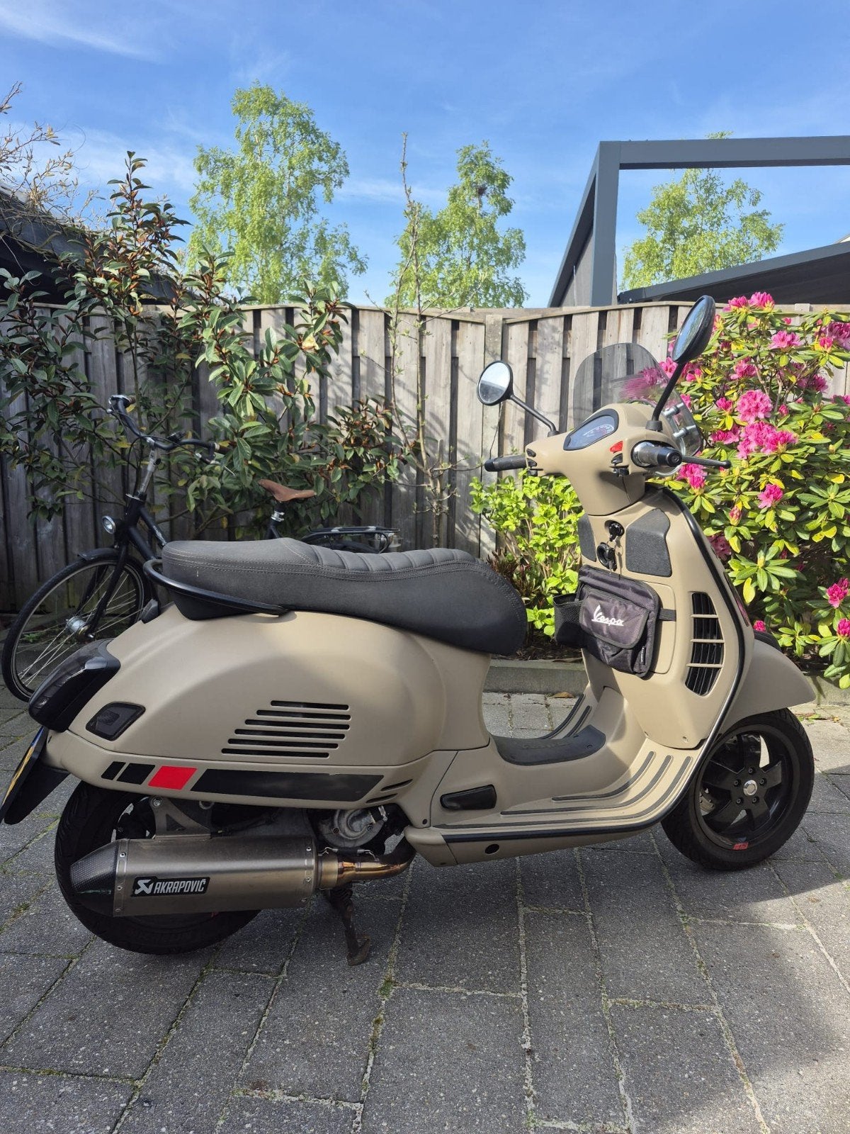 Vespa GTS 300 cc uit 2018 - Navy Green met Zwarte Accenten, Ophalen, Gebruikt, Benzine, Overige modellen