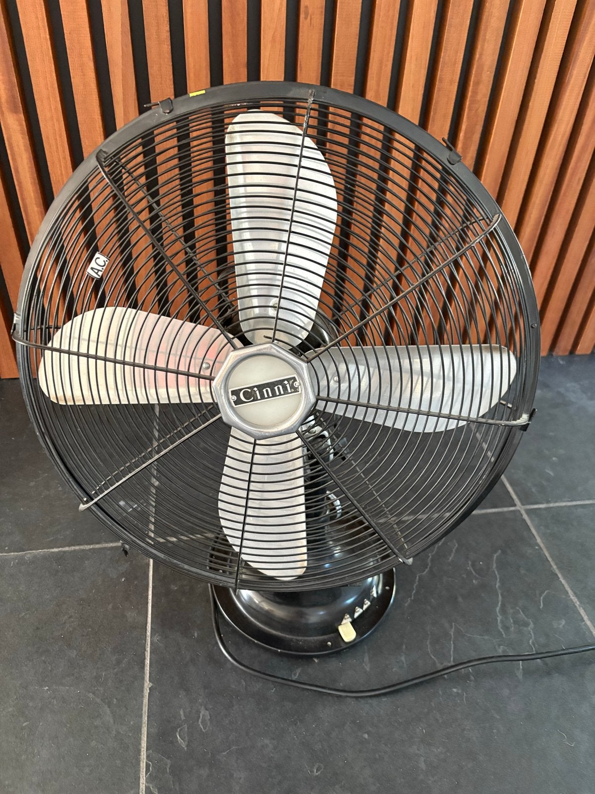 Grote Vintage Cinni Tafelventilator - Zwart Metaal, Ophalen of Verzenden, Gebruikt, Tafelventilator