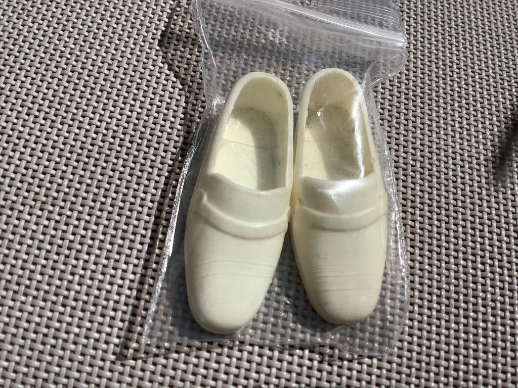 Barbie ken schoenen meerdere foto s, Ophalen of Verzenden, Zo goed als nieuw, Kleertjes