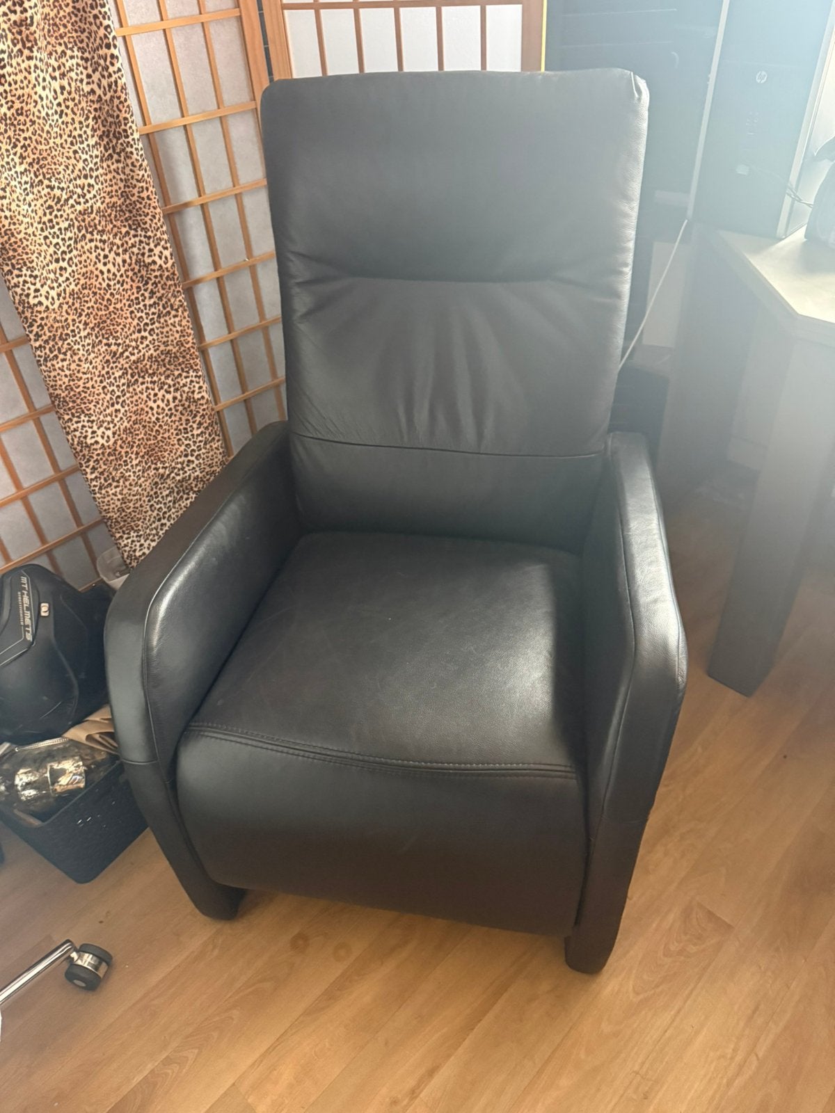Stujlvolle zwarte vollederen relaxfauteuil, Ophalen, Zo goed als nieuw, 50 tot 75 cm