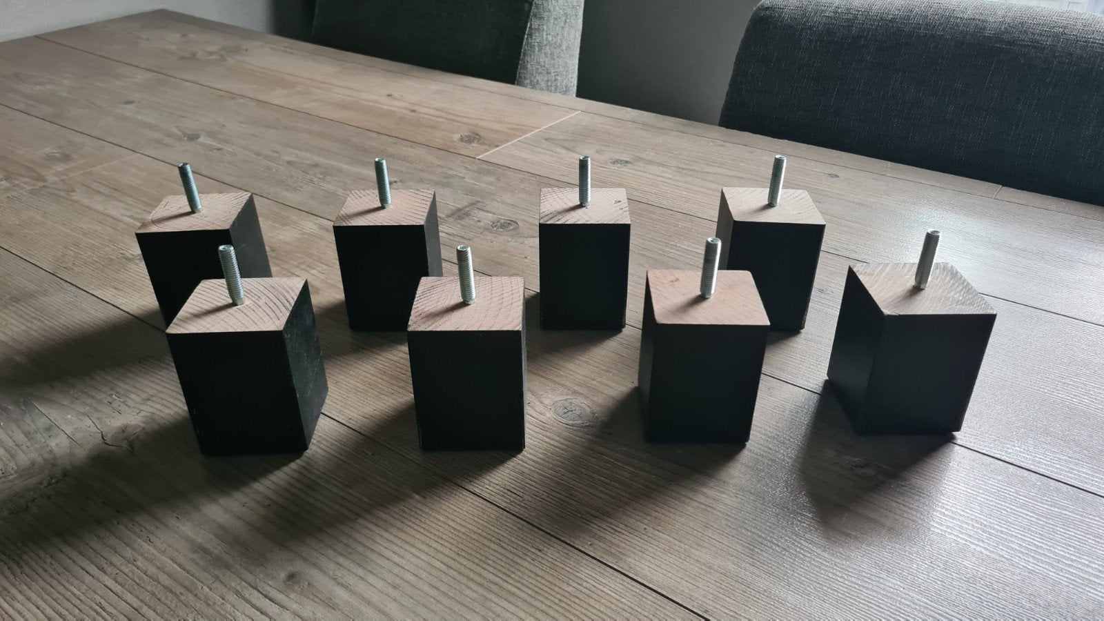 8x Zwarte houten poten voor bed, bank of kast., Ophalen, Gebruikt