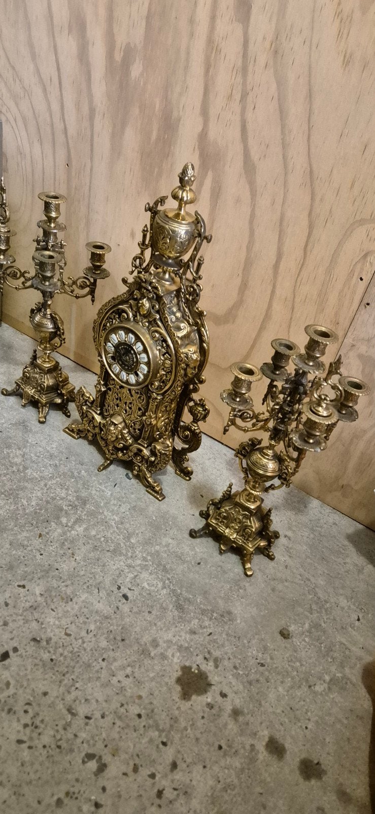 Antieke bronzen klok met kandelaars, Ophalen