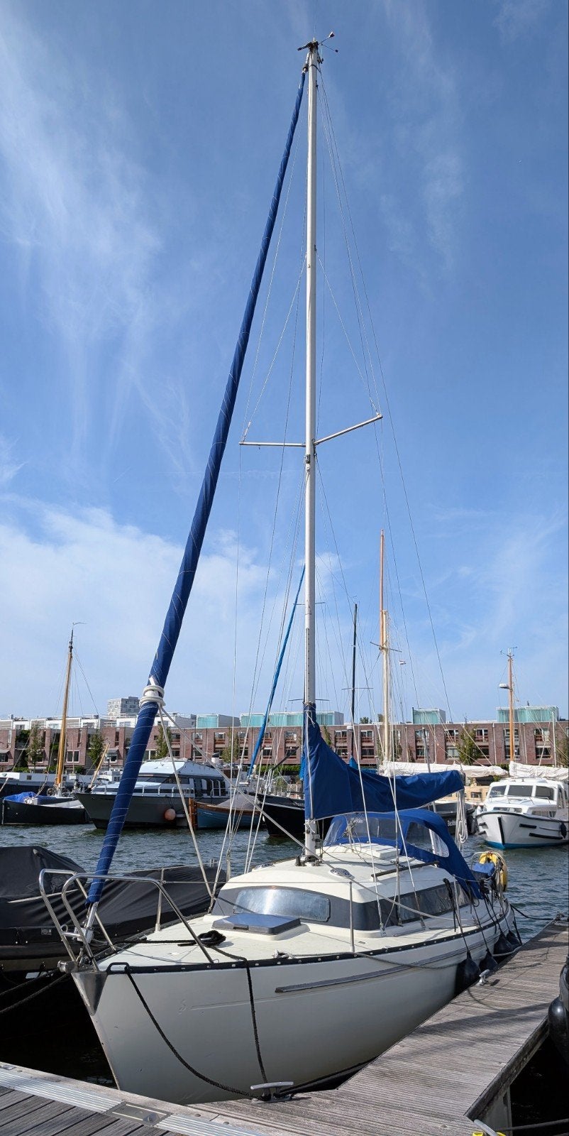 Sturgeon 28: ruime en stabiele zeilboot te koop, Gebruikt, Binnenboordmotor, 1.80 meter, Tourjacht of cruiser