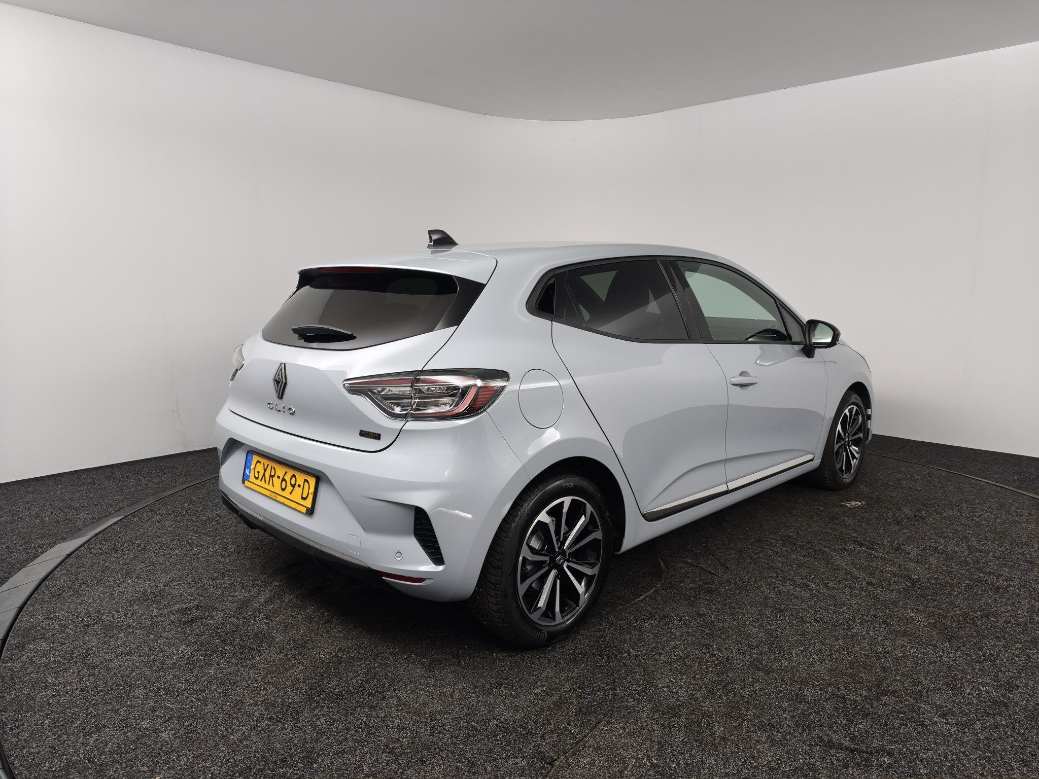 Renault Clio 1.6 E-Tech Full Hybrid 145 Techno | Navigatie |, Gebruikt, Met garantie (alle), Leder en Stof, 23 km/l