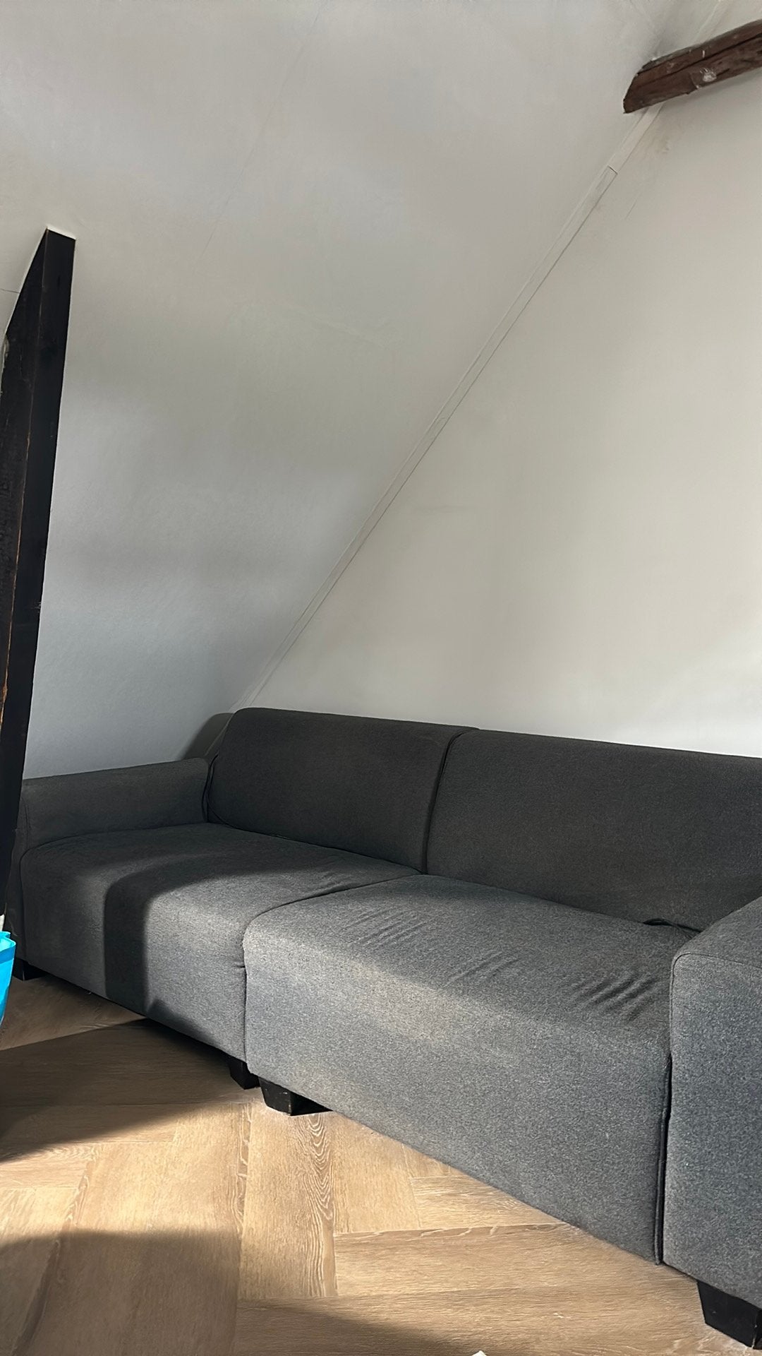 Gratis af te halen: Grijze modulaire bank in twee delen, Huis en Inrichting, Banken | Bankstellen, Ophalen, Gebruikt, Driepersoons