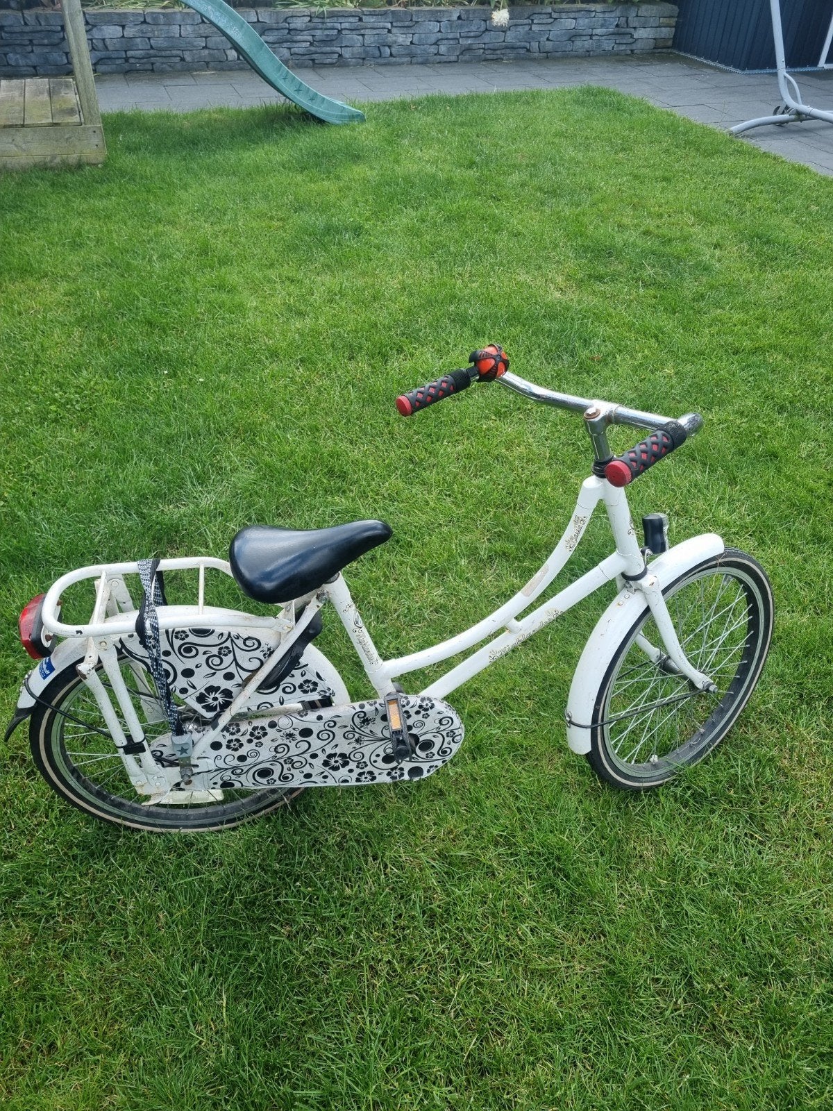 Witte damesfiets met bagagedrager, Fietsen en Brommers, Fietsen | Dames | Damesfietsen, Gebruikt, Overige merken, (Extra) lage instap