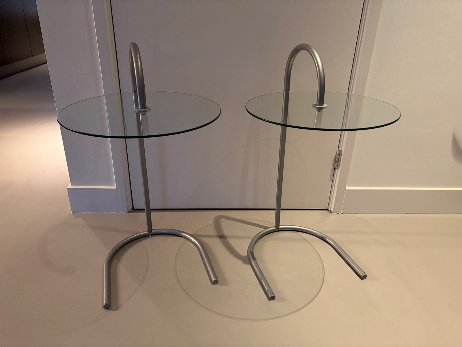 Set van 2 glazen bijzettafels - nachtkastjes - Modern design, Minder dan 55 cm, Gebruikt, Rond, Glas
