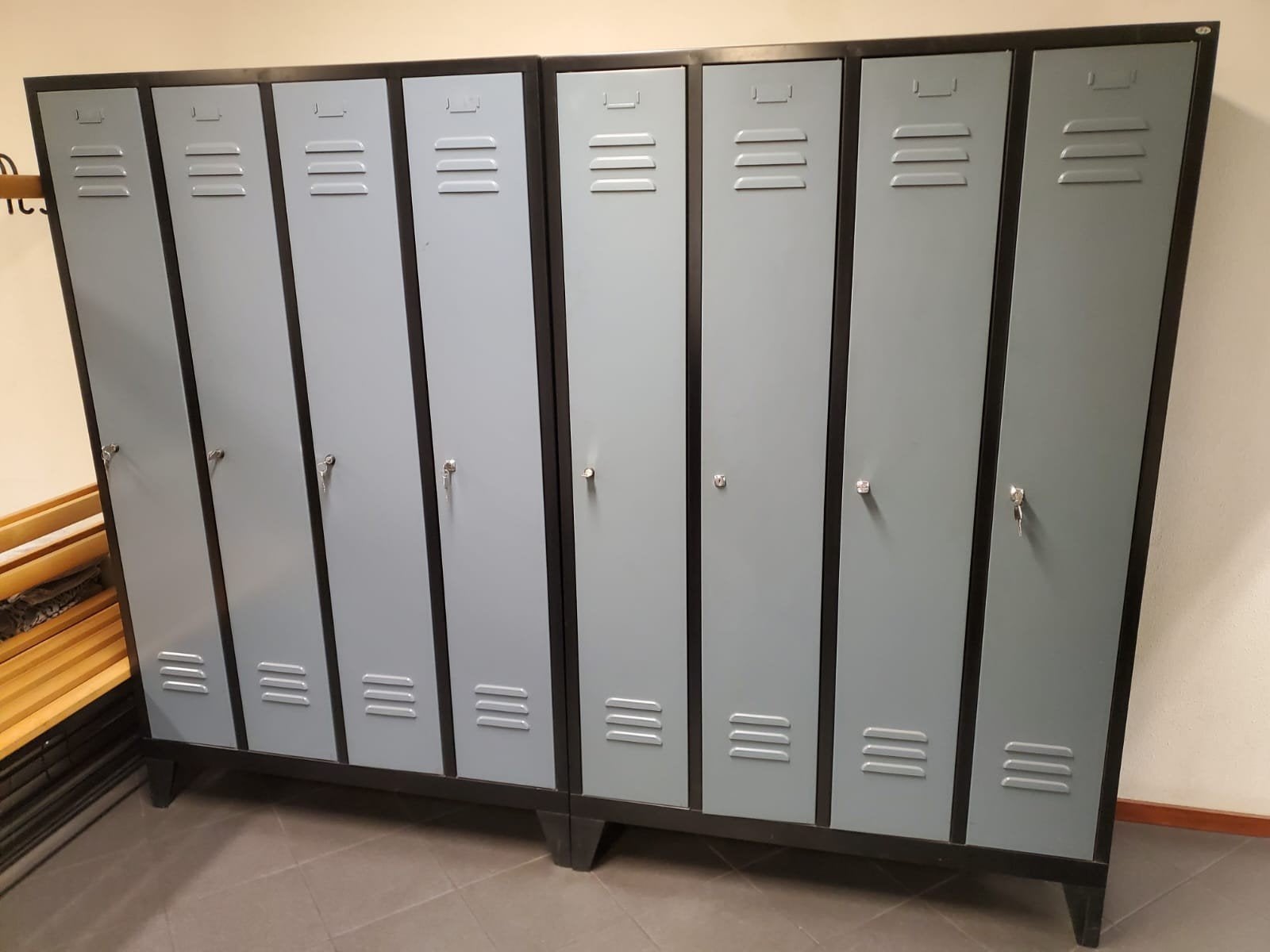 Metalen Lockers - Ideaal voor Kantoor, Sportschool of School, Ophalen, Gebruikt, Industrieel