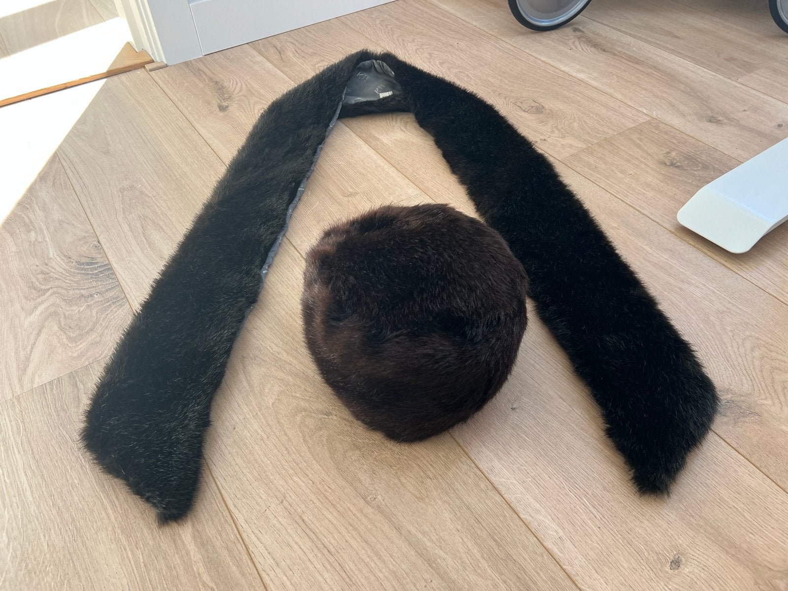Vintage imitatie bont Sjaal en Muts Set - Bruin/Zwart, Ophalen of Verzenden, Zo goed als nieuw, Maat 38/40 (M), Muts