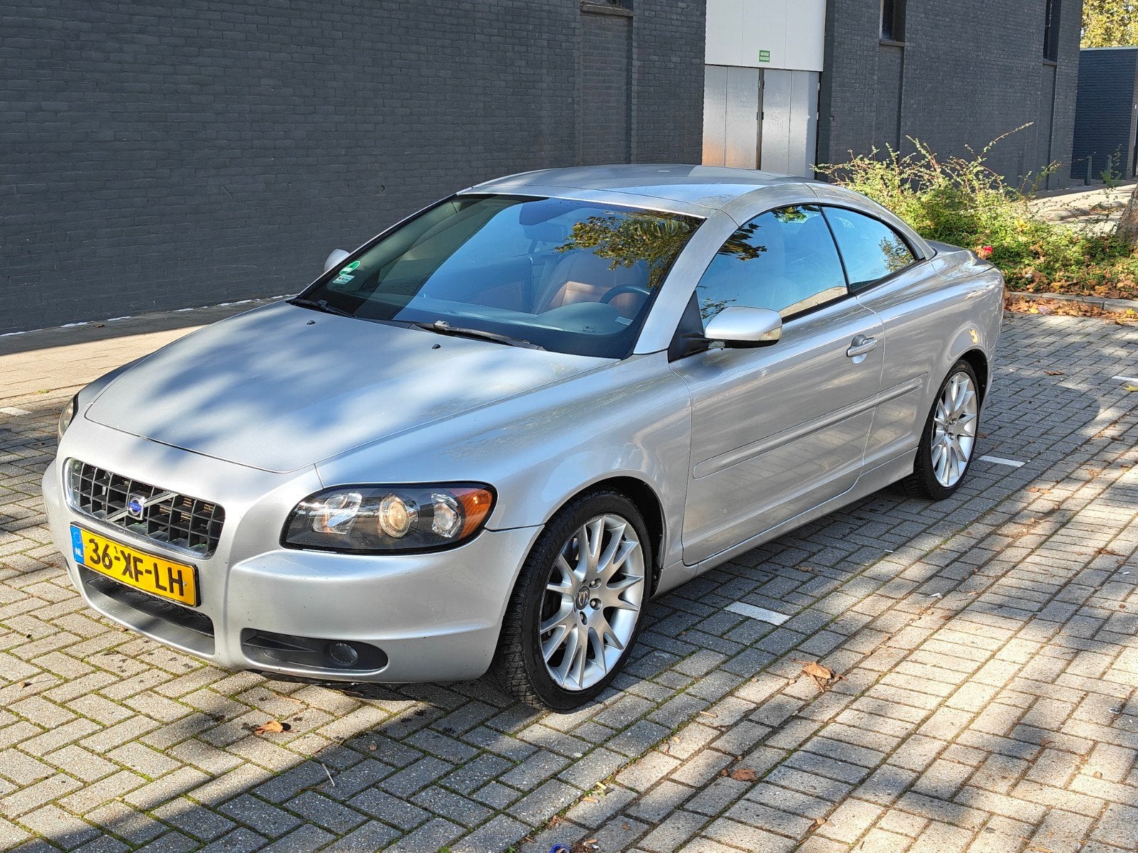 Volvo C70 2.4 140PK 2007 Grijs lichte achter Bumper schade, Voorwielaandrijving, C70, Cabriolet, 4 stoelen