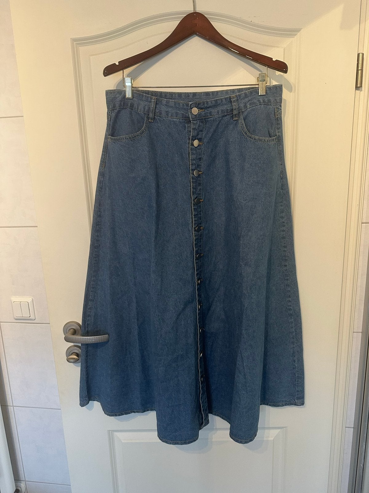 Lange spijkerrok met knoopsluiting maat 44, Kleding | Dames, Maat 38/40 (M), Blauw, Nieuw, Ophalen of Verzenden