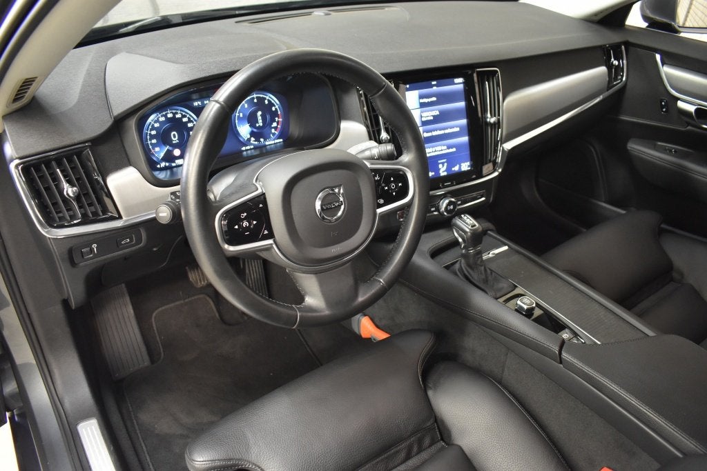 Volvo V90 T5 250pk Momentum | Leder | Trekhaak | BLIS | Adap, Automaat, 12 maanden, 15 km/l, 4 cilinders