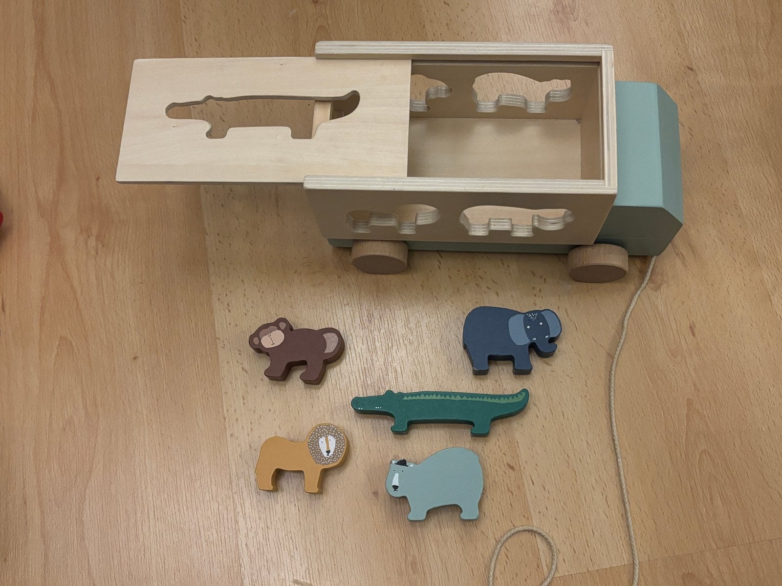Trixie Houten Vormenstoof Vrachtwagen met Dieren speelgoed, Ophalen of Verzenden, Zo goed als nieuw, Auto, Met wieltjes