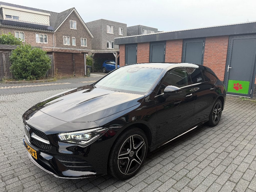 MERCEDES-BENZ CLA 250e Shooting Brake AMG Line, Auto's, Zwart, Leder en Stof, Zwart, Stationwagon