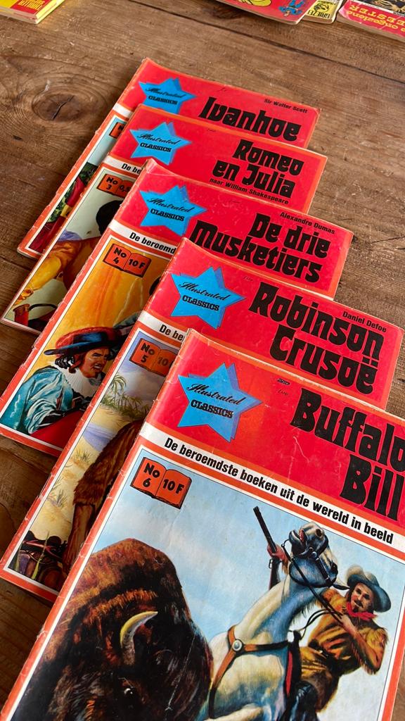 Illustrated Classics: Ivanhoe, Romeo en Julia, Drie Musketie, Boeken, Stripboeken, Ophalen of Verzenden, Gelezen