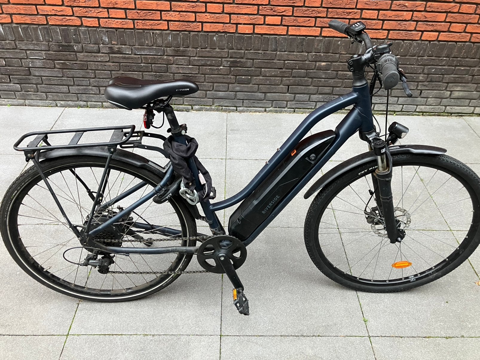 Decathlon Electrische Riverside 100E uit 2024 (met wat werk), Gebruikt, 55 tot 59 cm, 30 tot 50 km per accu, Ophalen