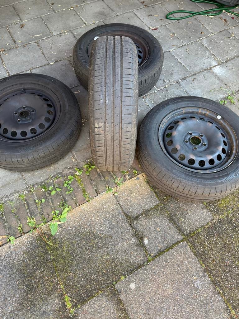 Goodyear zomerbanden op stalen velgen 16 inch, Auto-onderdelen, Banden en Velgen, Ophalen, Gebruikt, 16 inch, Banden en Velgen