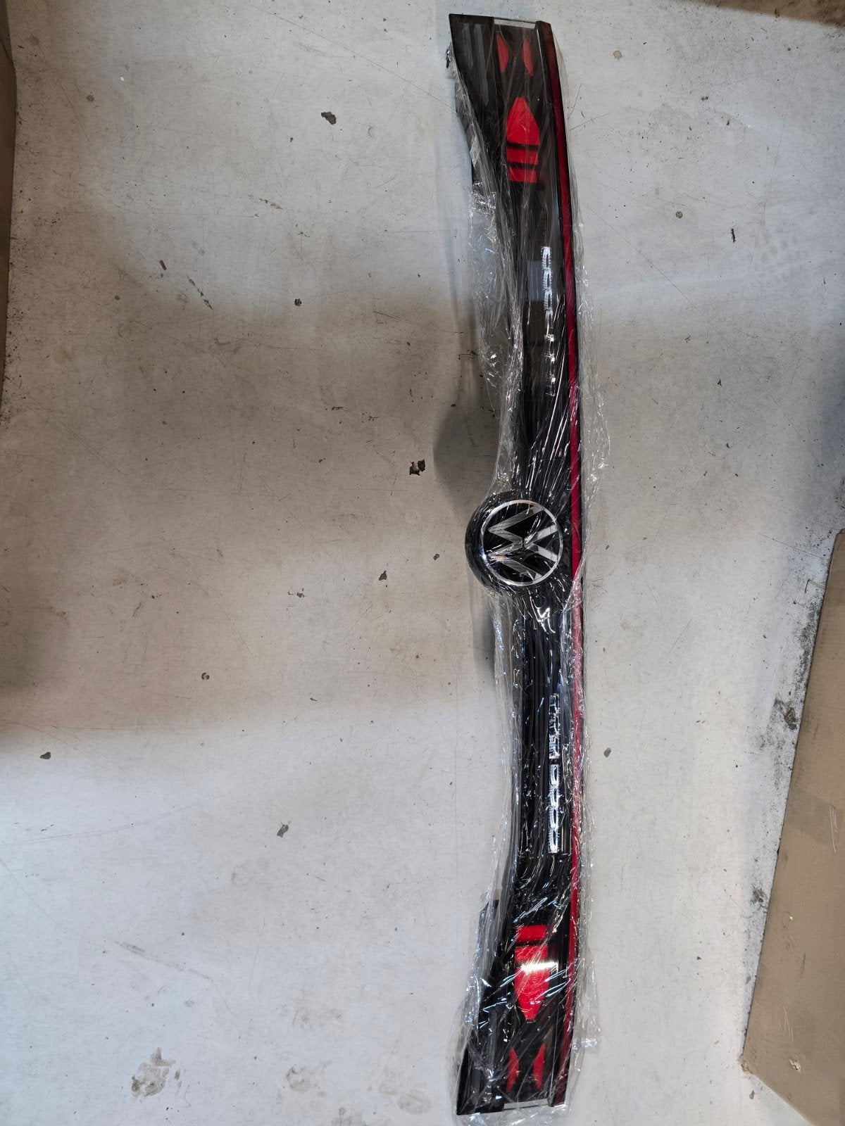 Achterlicht achterklep VW Tayron 2024-heden, Gebruikt, Volkswagen, Wolfsburg, Ophalen of Verzenden