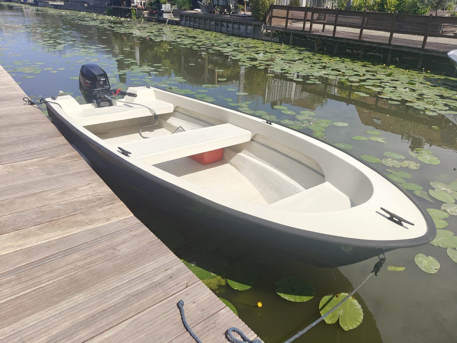 Polyester boot met Mercury 9.9 PK 4takt (2025), Watersport en Boten, 4 m, Buitenboordmotor, Zo goed als nieuw, Polyester