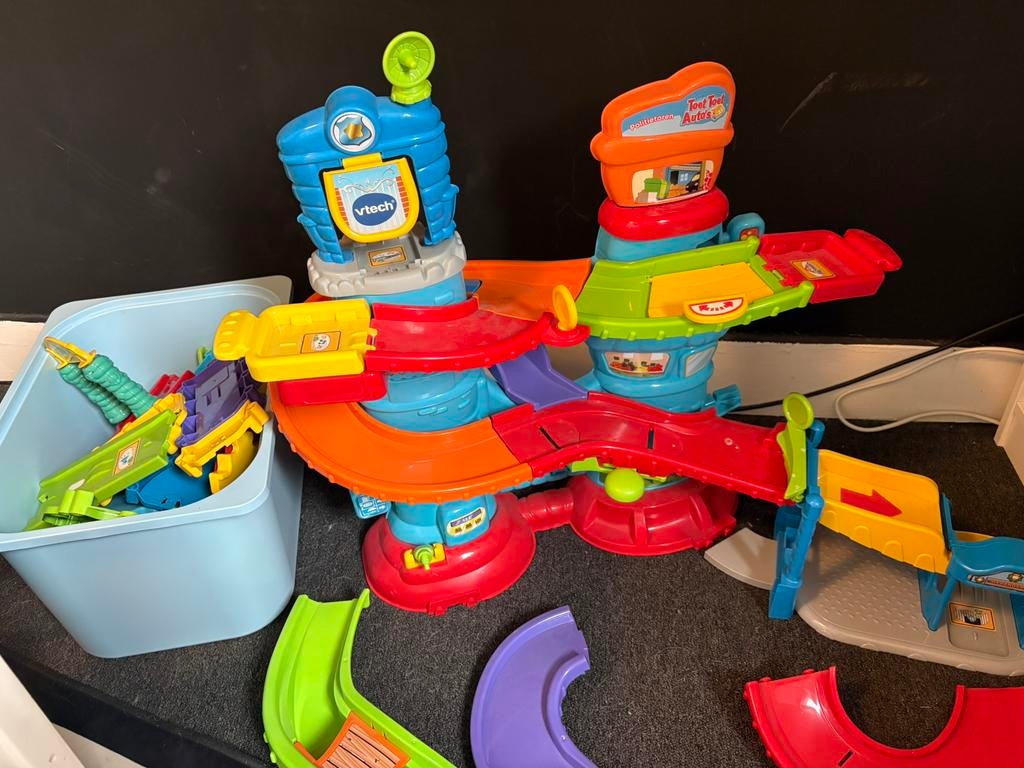 Toet toer auto’s brandweer en politie en bak losse onderdele, Kinderen en Baby's, Speelgoed | Vtech, Ophalen of Verzenden, Zo goed als nieuw
