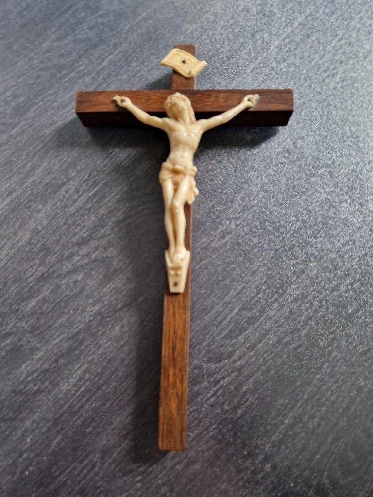Houten kruis met Christus en INRI erop, Ophalen of Verzenden